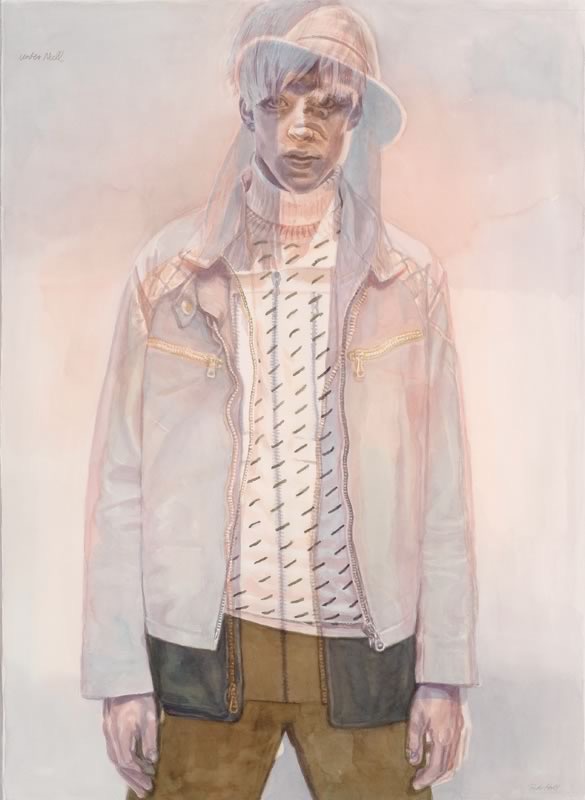 Aquarell: Ein Junge mit Kappe, heller Jacke mit goldenen Reißverschlüssen und Pullover mit schrägen Strichen steht vor einem zartrosa Hintergrund, seine Gestalt ist durchscheinend überlagert.