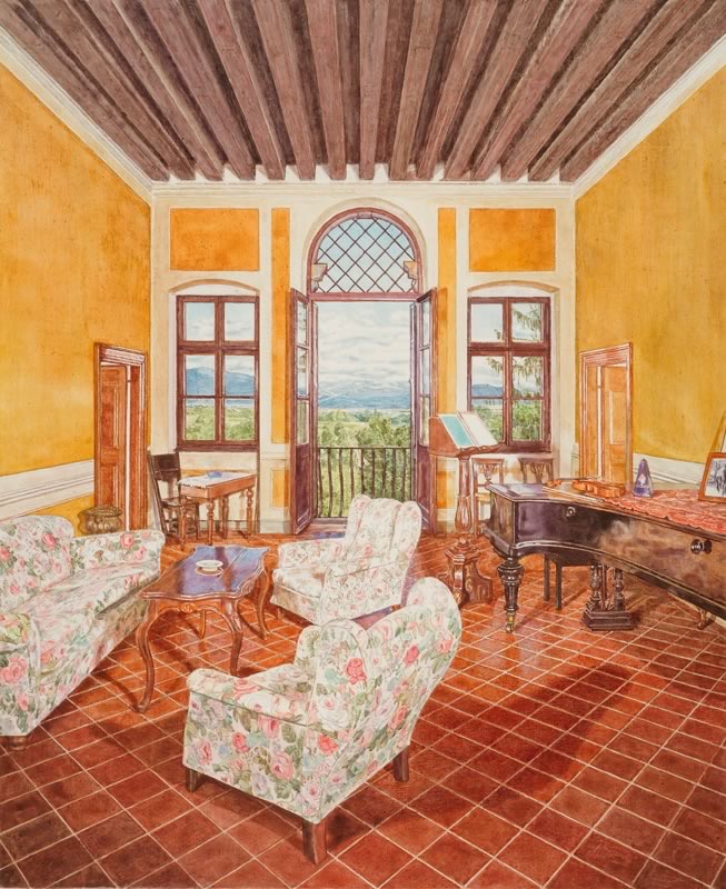 Aquarell: Ein Wohnzimmer mit gelben Wänden, Holzbalkendecke, geöffnetem Fenster mit Blick auf Berge, geblümten Sesseln, Flügel und rotem Fliesenboden.