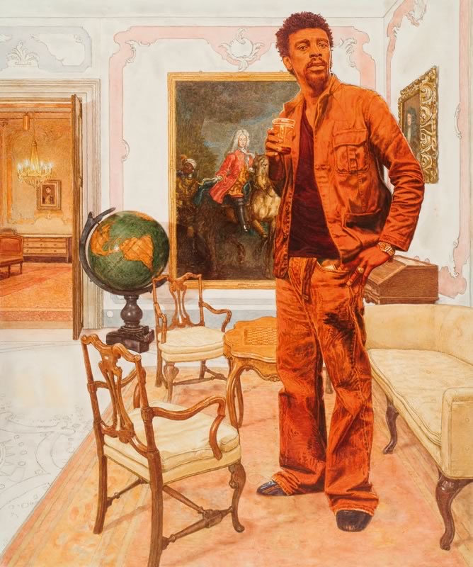 Aquarell und Tusche: Ein Mann in orangefarbener Jacke und Hose hält ein Glas in der Hand und steht in einem Salon mit Globus, Stühlen, Sofa und einem Gemälde eines Reiters.