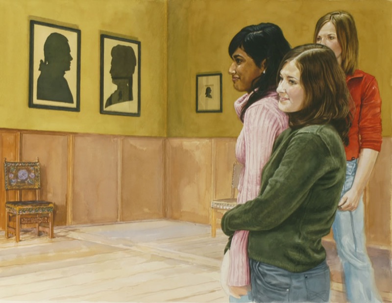 Aquarell und Gouache: Drei junge Frauen stehen hintereinander und betrachten Schattenrisse an einer ockerfarbenen Wand mit Holzvertäfelung.