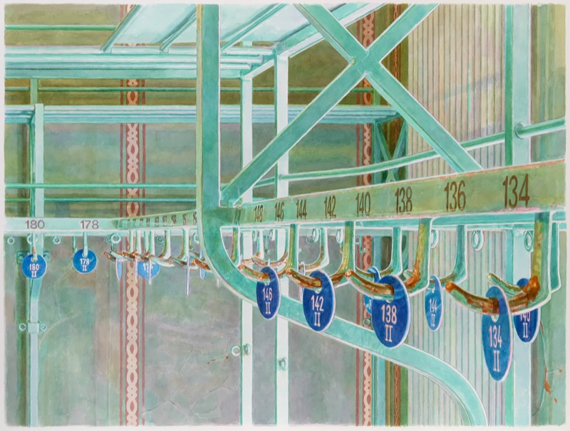 Aquarell: Türkisgrüne Garderobenstangen mit Haken und blauen Marken, darauf die Nummern 134 bis 148, im Hintergrund eine Wand mit rotem Muster.