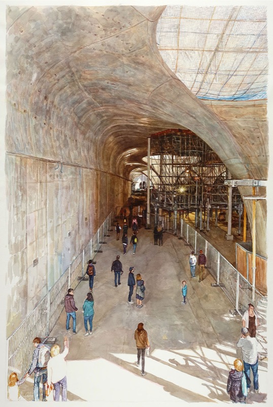 Aquarell: Blick von oben in einen hohen Betongang mit geschwungener Wölbung, Menschen gehen zwischen Absperrgittern auf ein Baugerüst zu, rechts oben ein Gitterdach.