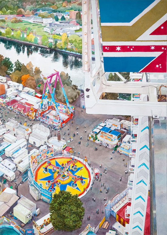 Gouache: Blick von oben aus einer Gondel auf ein Volksfest mit Fahrgeschäften, dahinter ein See mit Bäumen, rechts der Rand der Gondel mit buntem Muster.